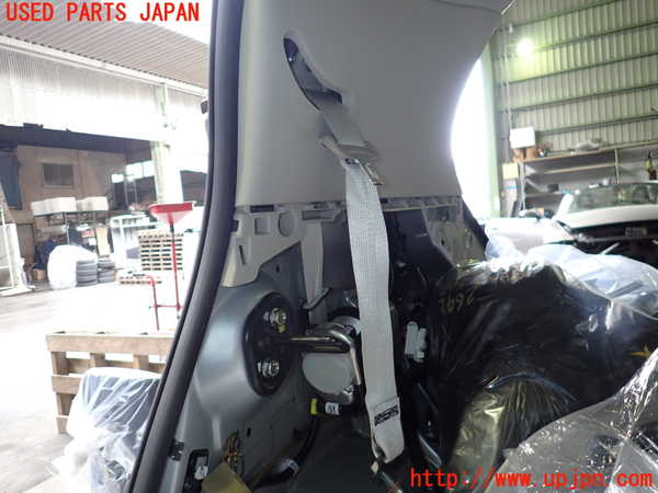 2UPJ-26427155]日産リーフ(ZE1)右2列目シートベルト 中古_m0001.jpg