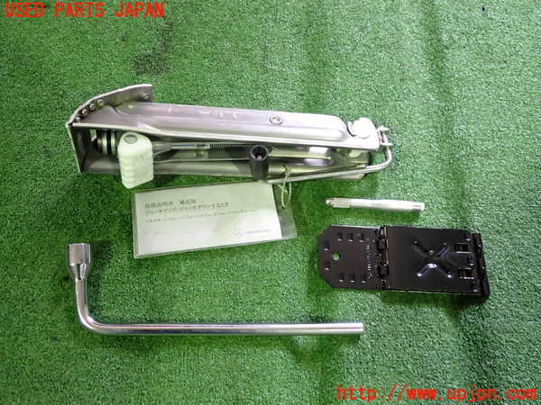 2UPJ-26457805]ベンツ E250 カブリオレ(207436)車載工具 中古_m0001.jpg