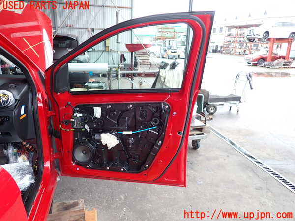 5UPJ-26461230]ベンツ B180(246242)(W246)右前ドア 中古(43R-00049 M25)_m0002.jpg