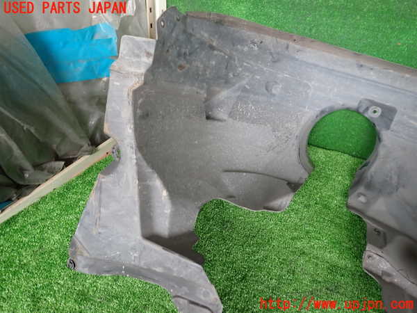 2UPJ-26461090]ベンツ B180(246242)(W246)右前フェンダーライナー 中古_m0002.jpg