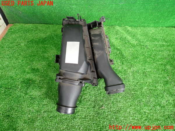 2UPJ-26462560]ベンツ B180(246242)(W246)エアクリーナーボックス 中古_m0001.jpg