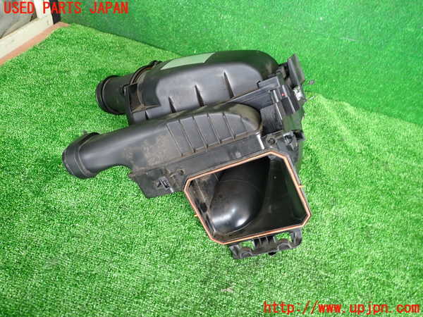 2UPJ-26462560]ベンツ B180(246242)(W246)エアクリーナーボックス 中古_m0002.jpg