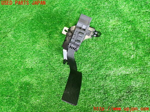 2UPJ-26466382]ベンツ B180(246242)(W246)センサー2 (アクセルペダル) 中古_m0001.jpg