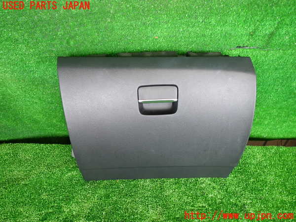 2UPJ-26467516]ベンツ B180(246242)(W246)グローブボックス1 中古_m0001.jpg