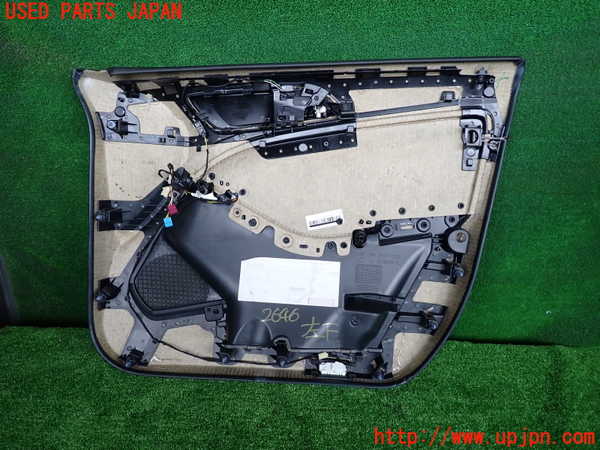 5UPJ-26461264]ベンツ B180(246242)(W246)左前ドア内張り 中古_m0002.jpg