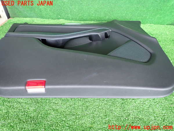 5UPJ-26461264]ベンツ B180(246242)(W246)左前ドア内張り 中古_m0004.jpg