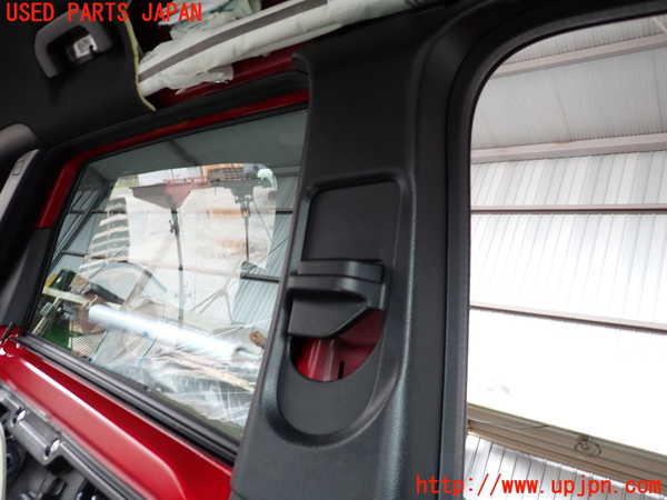 5UPJ-26467670]ベンツ B180(246242)(W246)左センターピラートリム 中古_m0002.jpg