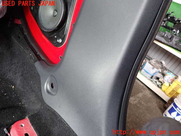 5UPJ-26467670]ベンツ B180(246242)(W246)左センターピラートリム 中古_m0004.jpg