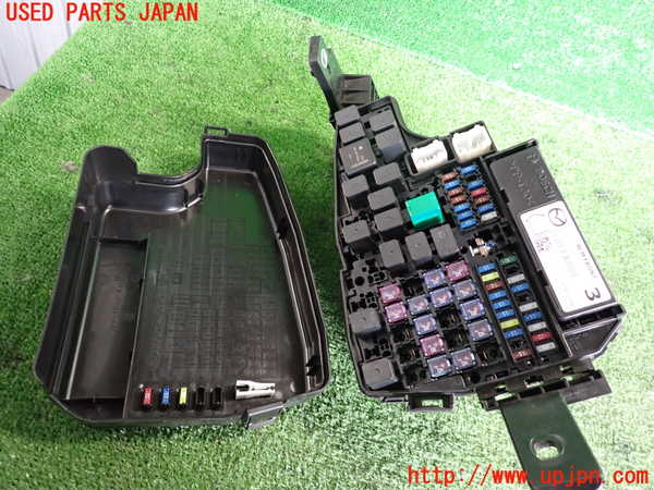 2UPJ-26476741]CX-5(KF2P)ヒューズボックス1 中古_m0002.jpg