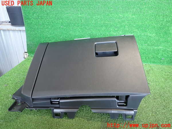 2UPJ-26477516]CX-5(KF2P)グローブボックス1 中古_m0001.jpg