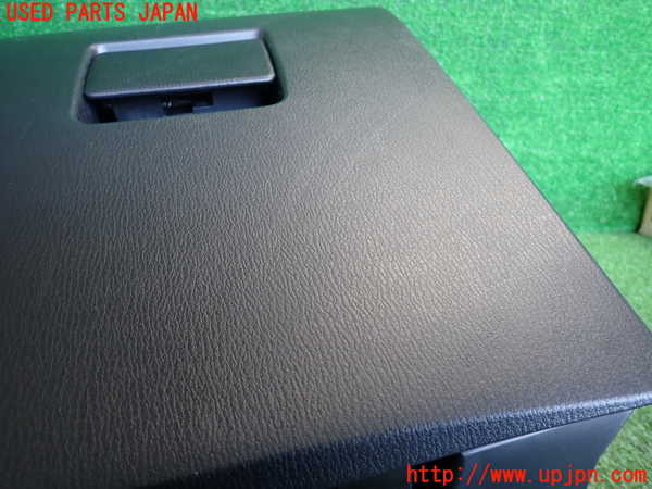 2UPJ-26477516]CX-5(KF2P)グローブボックス1 中古_m0002.jpg