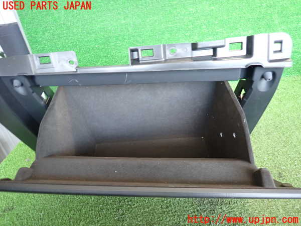 2UPJ-26477516]CX-5(KF2P)グローブボックス1 中古_m0004.jpg