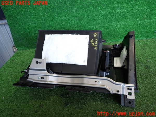 2UPJ-26477516]CX-5(KF2P)グローブボックス1 中古_m0005.jpg