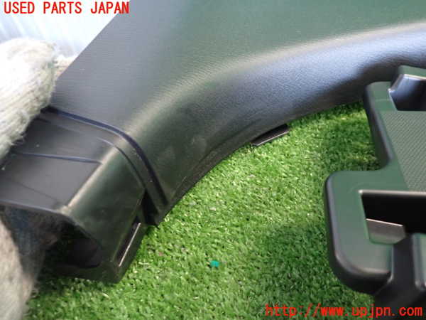 2UPJ-26477670]CX-5(KF2P)左センターピラートリム 中古_m0002.jpg