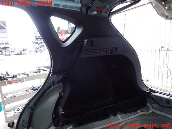 2UPJ-26477675]CX-5(KF2P)右リアピラートリム 中古_m0001.jpg