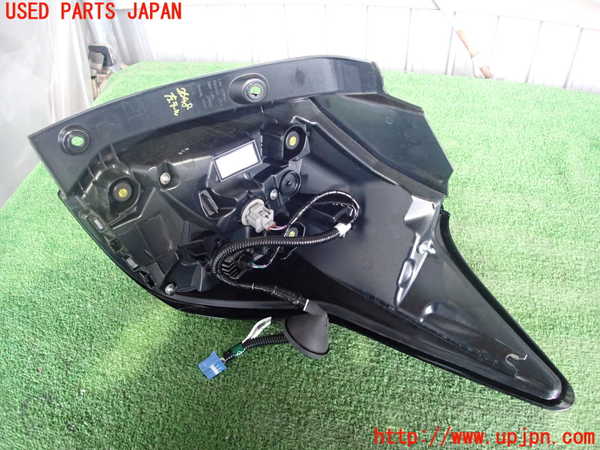 5UPJ-26481536]ヤリス(YARIS) ハイブリッド(MXPH15)左テールランプ 中古_m0002.jpg