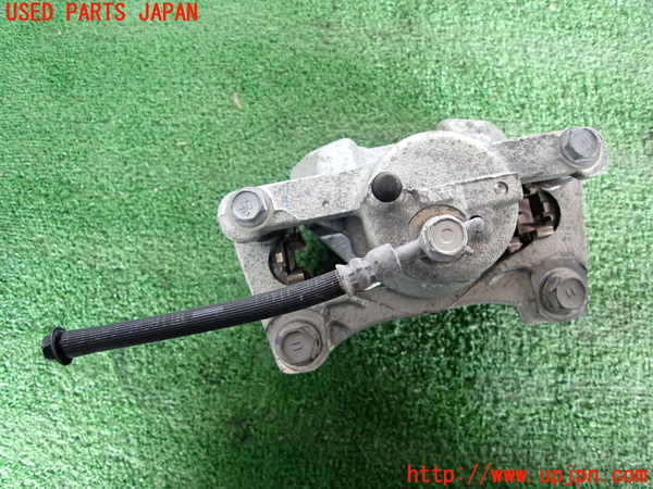 5UPJ-26484085]ヤリス(YARIS) ハイブリッド(MXPH15)左フロントキャリパー 中古_m0003.jpg