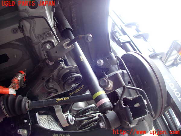 2UPJ-26485070]ヤリス(YARIS) ハイブリッド(MXPH15)右リアショックアブソーバー 中古_m0002.jpg