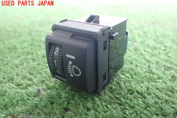 2UPJ-26486307]ヤリス(YARIS) ハイブリッド(MXPH15)スイッチ2 (手動光軸調整ダイヤル) 中古_m0001.jpg