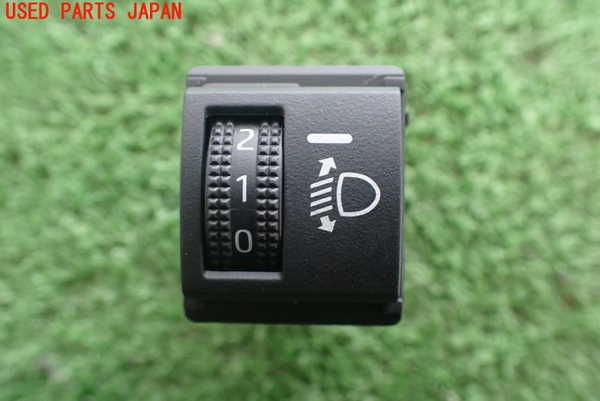 2UPJ-26486307]ヤリス(YARIS) ハイブリッド(MXPH15)スイッチ2 (手動光軸調整ダイヤル) 中古_m0003.jpg