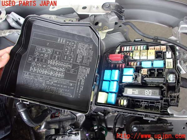 2UPJ-26486741]ヤリス(YARIS) ハイブリッド(MXPH15)ヒューズボックス1 中古_m0003.jpg