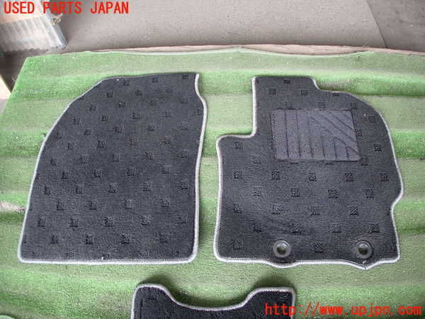 2UPJ-26487800]ヤリス(YARIS) ハイブリッド(MXPH15)フロアマット 中古_m0002.jpg