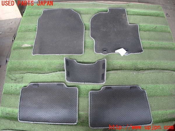 2UPJ-26487800]ヤリス(YARIS) ハイブリッド(MXPH15)フロアマット 中古_m0004.jpg
