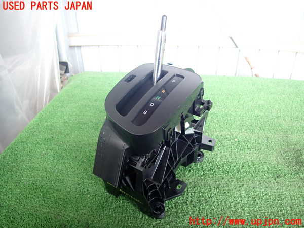 2UPJ-26487555]ヤリス(YARIS) ハイブリッド(MXPH15)ATシフトレバー 中古_m0001.jpg