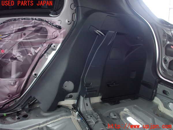 5UPJ-26487675]ヤリス(YARIS) ハイブリッド(MXPH15)右リアピラートリム 中古_m0003.jpg