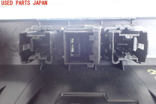 2UPJ-26487693]ヤリス(YARIS) ハイブリッド(MXPH15)内装トリム類3 中古_m0004.jpg