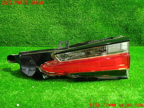 1UPJ-26521550]レクサス・NX200t(AGZ10)右リアフィニッシャー 中古_m0001.jpg