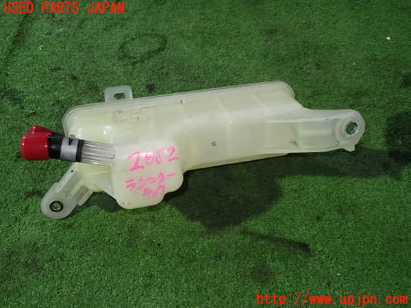 1UPJ-26522410]レクサス・NX200t(AGZ10)ラジエータータンク 中古_m0003.jpg