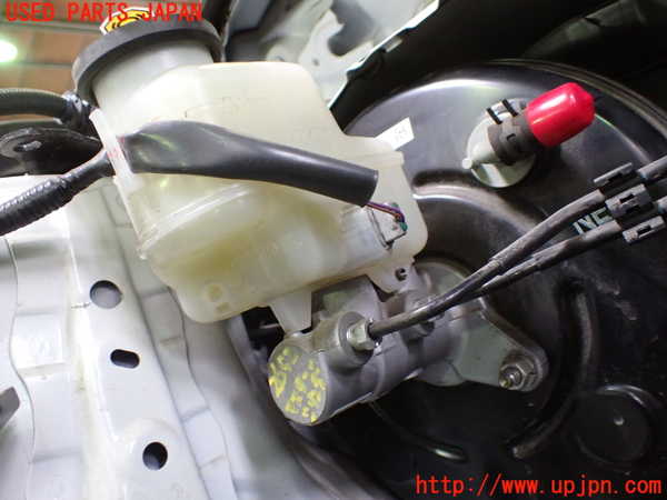 5UPJ-26524050]レクサス・NX200t(AGZ10)ブレーキマスターシリンダー 中古_m0001.jpg
