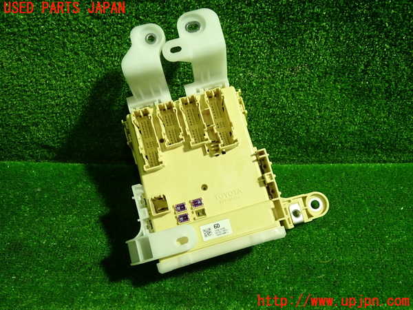 5UPJ-26526741]レクサス・NX200t(AGZ10)ヒューズボックス1 中古_m0001.jpg