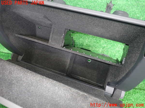 2UPJ-26547516]アウディ・TT クーペ(8JCDA)グローブボックス1 中古_m0003.jpg