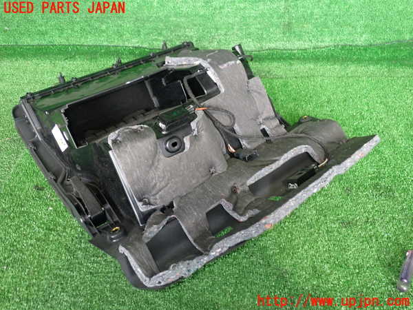 2UPJ-26547516]アウディ・TT クーペ(8JCDA)グローブボックス1 中古_m0004.jpg