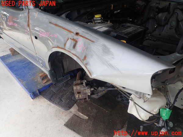 5UPJ-26561080]スカイライン(HR34)右前フェンダー 中古_m0001.jpg