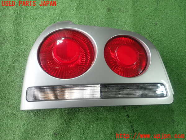 5UPJ-26561536]スカイライン(HR34)左テールランプ 中古_m0001.jpg