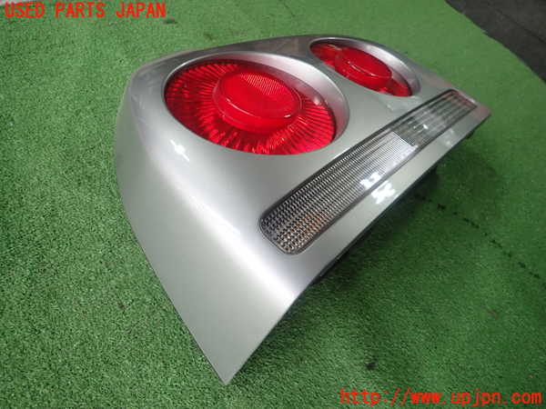 5UPJ-26561536]スカイライン(HR34)左テールランプ 中古_m0002.jpg