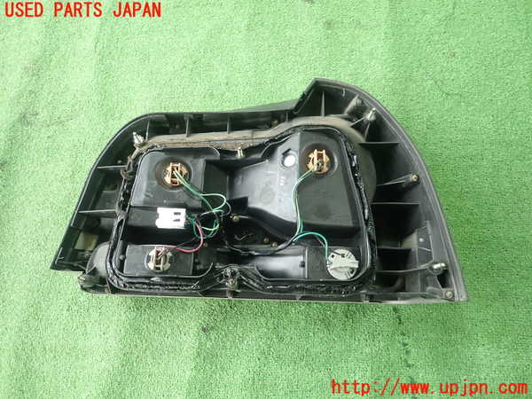 5UPJ-26561536]スカイライン(HR34)左テールランプ 中古_m0003.jpg