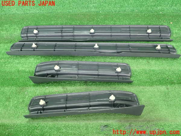 5UPJ-26567740]スカイライン(HR34)スカッフプレート 中古_m0002.jpg