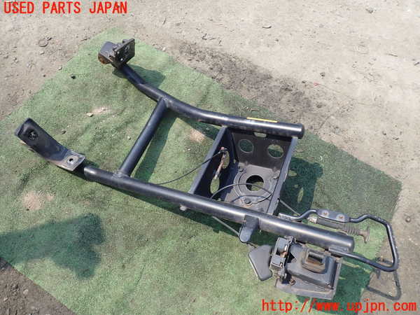 1UPJ-26571700]ハイラックスサーフ(RZN185W)スペアタイヤキャリア 中古_m0003.jpg