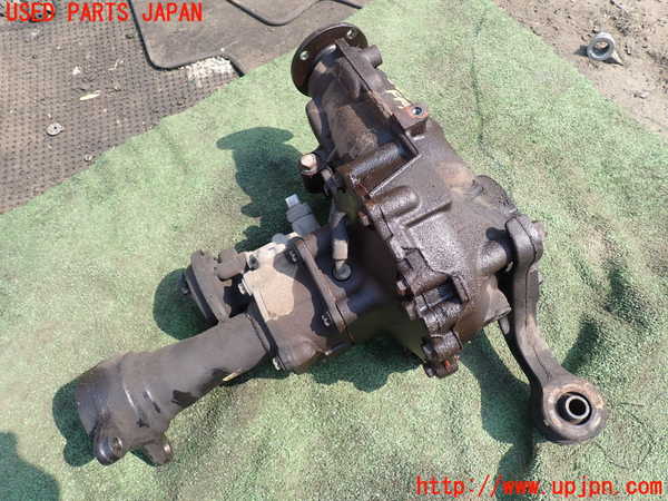 5UPJ-26574350]ハイラックスサーフ(RZN185W)フロントデフ 中古_m0002.jpg