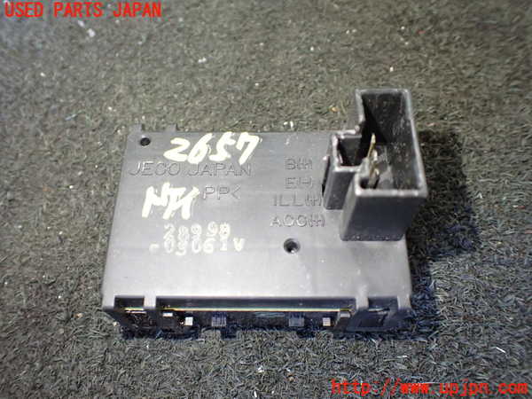 5UPJ-26577850]ハイラックスサーフ(RZN185W)時計 中古_m0002.jpg