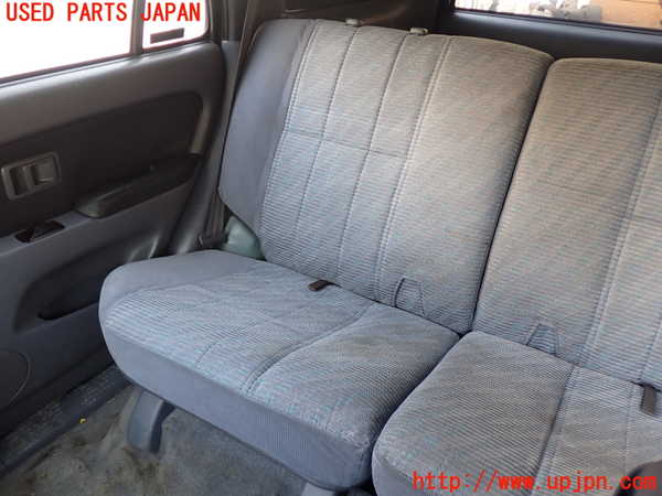 5UPJ-26577145]ハイラックスサーフ(RZN185W)右2列目シート 中古_m0001.jpg