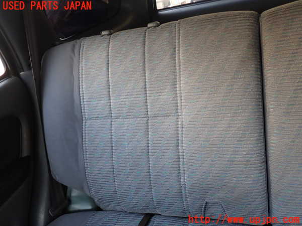5UPJ-26577145]ハイラックスサーフ(RZN185W)右2列目シート 中古_m0002.jpg