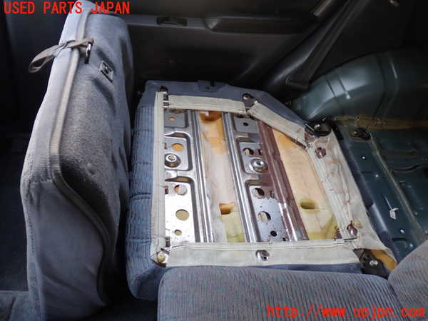 5UPJ-26577145]ハイラックスサーフ(RZN185W)右2列目シート 中古_m0004.jpg