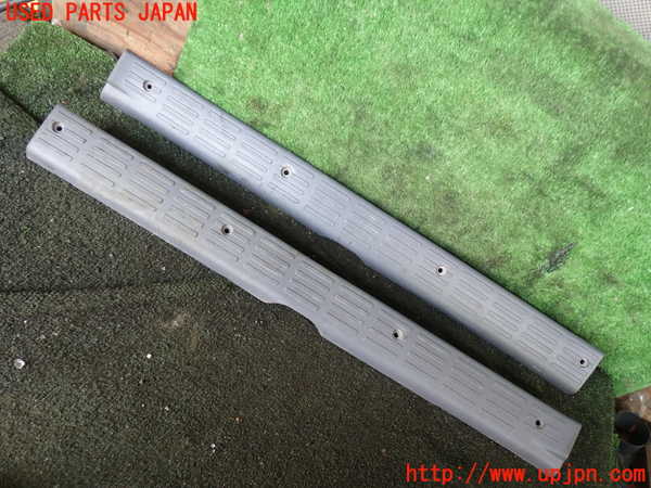 5UPJ-26577740]ハイラックスサーフ(RZN185W)スカッフプレート 中古_m0001.jpg