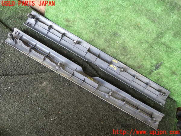 5UPJ-26577740]ハイラックスサーフ(RZN185W)スカッフプレート 中古_m0002.jpg