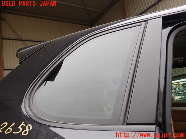 1UPJ-26581380]ポルシェ・カイエン GTS(9PAM4801G)右クォーターガラス 43R-00069 中古_m0001.jpg
